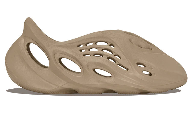 Yeezy Foam RNR Clay Taupe