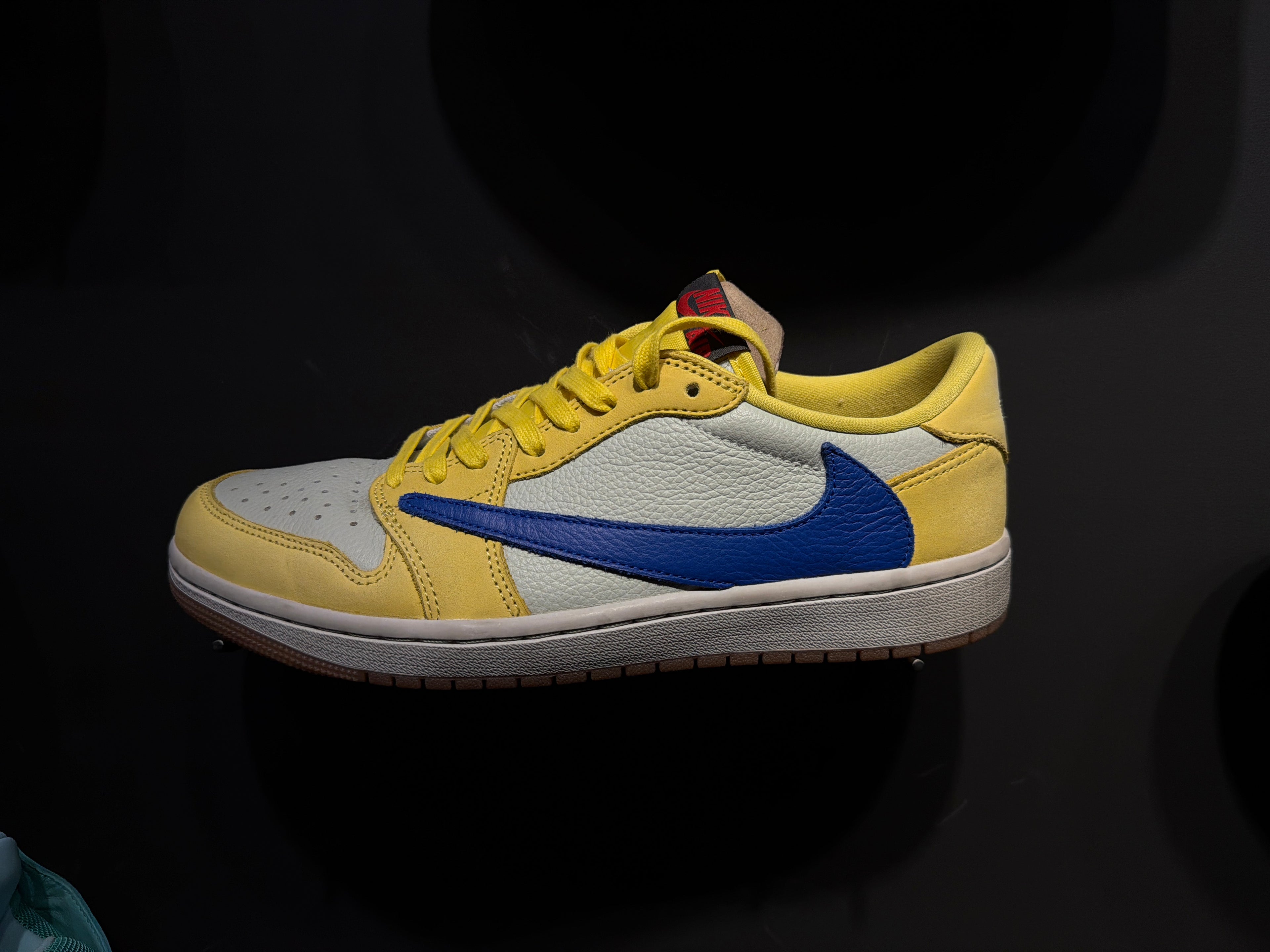 Air Jordan 1 Low Travis Scott “Canary” USED