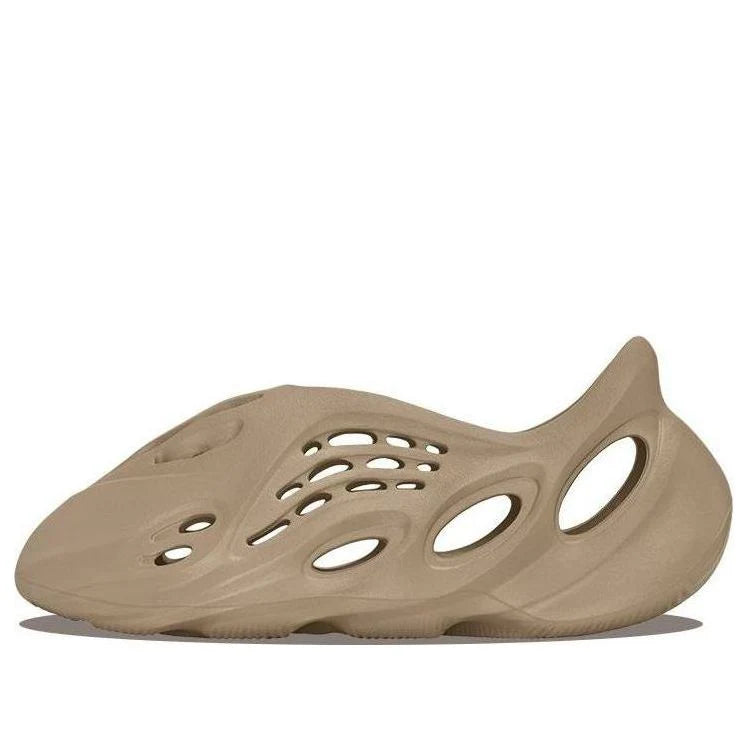 Yeezy Foam RNR Clay Taupe