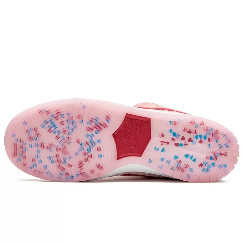 Nike SB Dunk Low “StrangeLove”